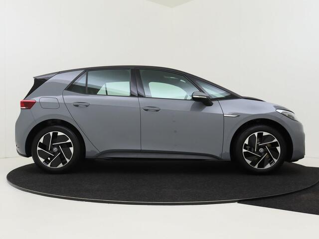 Volkswagen ID.3 Pure 45 kWh | SoH 89% | 360 camera | Parkeerassistent | Navigatie | Dodehoek detectie | Keyless | Adaptieve cruise control | Voorklimatisering |