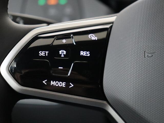 Volkswagen ID.3 Pure 45 kWh | SoH 89% | 360 camera | Parkeerassistent | Navigatie | Dodehoek detectie | Keyless | Adaptieve cruise control | Voorklimatisering |