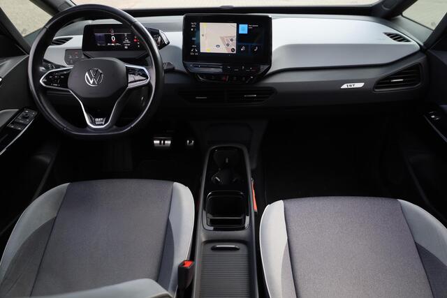 Volkswagen ID.3 First Plus 58 kWh 204PK / 150kW, NL auto, 1e eigenaar nieuw door ons geleverd en onderhouden, LED Matrix (IQ.Lights), keyless start & entry, achteruitrijcamera (rear view), parkeersensoren voor en achter (pdc), stoel- en stuurwiel verwarming, adaptieve cr