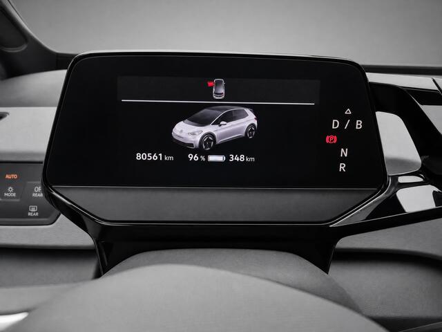 Volkswagen ID.3 Life 58 kWh / Navigatie / App connect / Parkeersensoren V+A / Stoel+stuur verwarming /