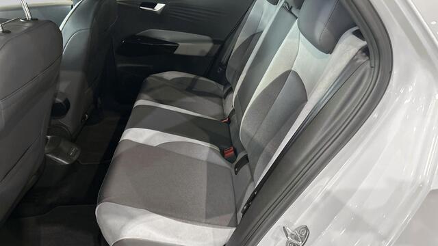 Volkswagen ID.3 First Plus 58 kWh Navigatie,stoelverwarming ,cruise controll, appconnect