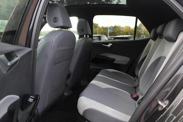 Volkswagen ID.3 First Max 58 kWh / Full option! / Panoramadak / Camera / Head-up / Keyless / 20'' / ACC / Dodehoek / Elektr. stoelen / Massage / Navigatie / Stuurverwarming