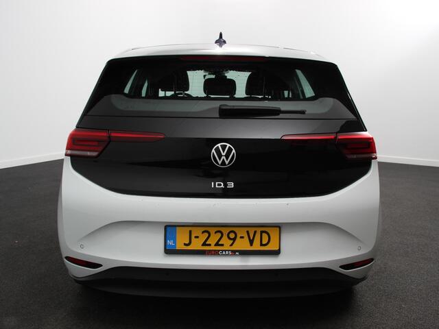 Volkswagen ID.3 First 58 kWh SOH 86% Navigatie Apple Carplay/Android Auto Adaptive Cruise Control Parkeersensoren Stoel- en stuurverwarming Lichtmetalen velgen Climate Control