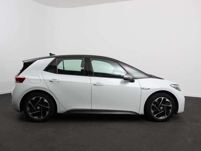 Volkswagen ID.3 First 58 kWh SOH 86% Navigatie Apple Carplay/Android Auto Adaptive Cruise Control Parkeersensoren Stoel- en stuurverwarming Lichtmetalen velgen Climate Control