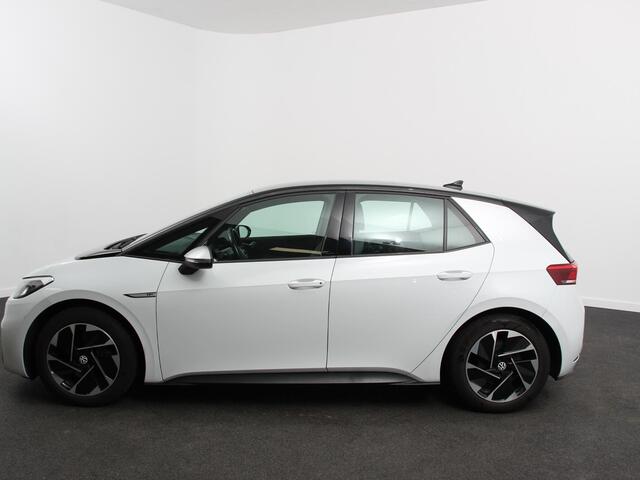 Volkswagen ID.3 First 58 kWh SOH 86% Navigatie Apple Carplay/Android Auto Adaptive Cruise Control Parkeersensoren Stoel- en stuurverwarming Lichtmetalen velgen Climate Control