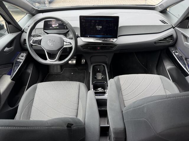 Volkswagen ID.3 Pure 52 kWh 18"/Adaptieve Cruise/Apple Carplay & Android Auto/DAB/Navigatie/Sfeerverlichting/Camera/Stuur + stoelverwarming