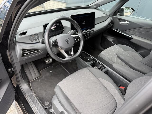 Volkswagen ID.3 Pure 52 kWh 18"/Adaptieve Cruise/Apple Carplay & Android Auto/DAB/Navigatie/Sfeerverlichting/Camera/Stuur + stoelverwarming