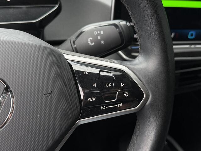 Volkswagen ID.3 Pure 52 kWh 18"/Adaptieve Cruise/Apple Carplay & Android Auto/DAB/Navigatie/Sfeerverlichting/Camera/Stuur + stoelverwarming