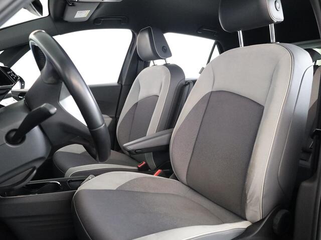 Volkswagen ID.3 First Plus 58 kWh 204 pk | Navigatie | Parkeersensoren | Achteruitrijcamera | Matrix LED koplampen | Apple Carplay/Android Auto | Keyless |