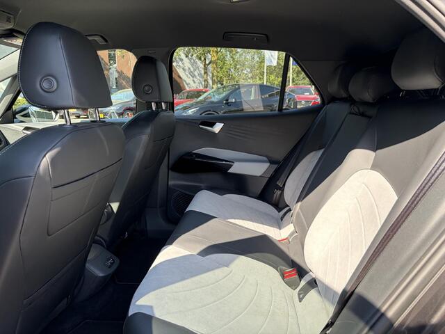 Volkswagen ID.3 Pro Edition Advantage 58 kWh 25.000 NAP | ORIGINEEL NL AUTO | VOLKSWAGEN DEALER ONDERHOUDEN | STOEL + STUURWIELVERWARMING | CAMERA | PDC | ADAPTIVE CRUISE | RIJKLAAR GELEVERD MET 12 MND BOVAG GARANTIE