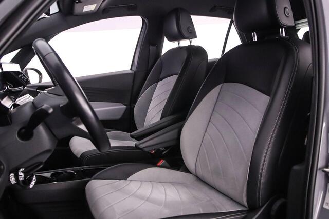 Volkswagen ID.3 Pro 145pk Automaat Adaptive cruise control, Navigatie, Achteruitrijcamera, Stoelverwarming, Parkeersensoren, Stuurwiel verwarmd, LED koplampen