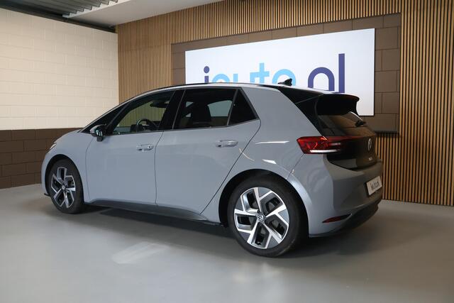 Volkswagen ID.3 Pro 58 kWh Facelift/Pano/IQ.Light/ACC/Camera/Navi/Keyless/Warmtepomp/19"