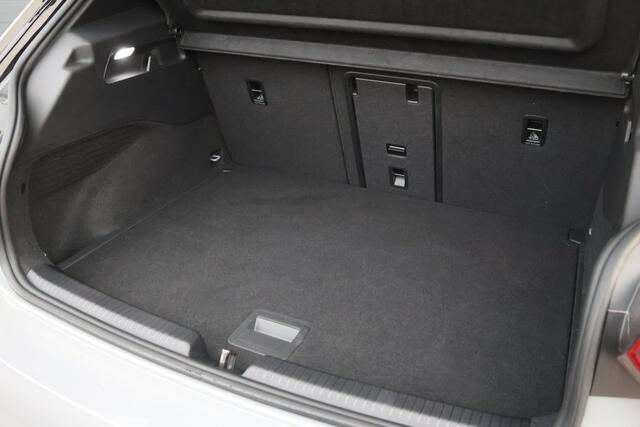 Volkswagen ID.3 Pro 58 kWh Facelift/Pano/IQ.Light/ACC/Camera/Navi/Keyless/Warmtepomp/19"