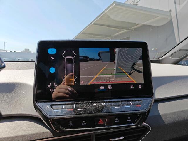 Volkswagen ID.3 Pro Edition Advantage 58 kWh / Navigatie / Achteruitrijcamera / Voorstoelen Verwarmbaar / 18''LMV
