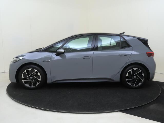Volkswagen ID.3 First 58 kWh | Navigatie | Stoel- en stuurwielverwarming | Adaptieve cruise control | Parkeersensoren | Voorklimatisering | CarPlay | Sfeerverlichting |