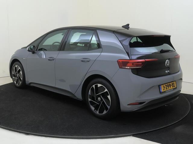Volkswagen ID.3 First 58 kWh | Navigatie | Stoel- en stuurwielverwarming | Adaptieve cruise control | Parkeersensoren | Voorklimatisering | CarPlay | Sfeerverlichting |