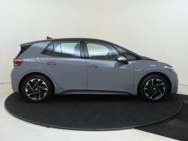 Volkswagen ID.3 First 58 kWh | Navigatie | Stoel- en stuurwielverwarming | Adaptieve cruise control | Parkeersensoren | Voorklimatisering | CarPlay | Sfeerverlichting |