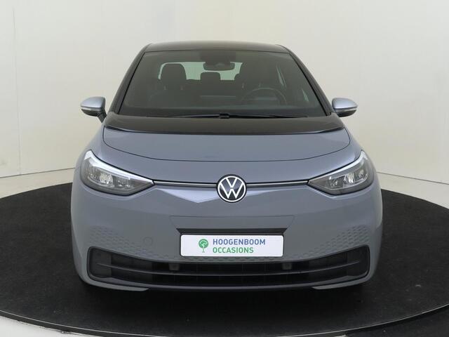 Volkswagen ID.3 First 58 kWh | Navigatie | Stoel- en stuurwielverwarming | Adaptieve cruise control | Parkeersensoren | Voorklimatisering | CarPlay | Sfeerverlichting |