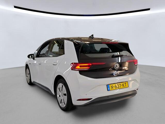 Volkswagen ID.3 Pro 58 kWh Comfort Multimedia Automaat / App-connect / Navigatiesysteem / Parkeersensoren / Zwart dak / LED / Stoelverwarming trans