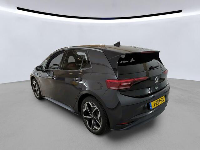 Volkswagen ID.3 First Plus 58 kWh / SOH 90%/ AUTOMAAT/ CRUISE/ PARK.SENSOREN V+A/ CAMERA/ STOELVERWARMING/ DIGITAL DASH/ NAVI/ CLIMA/ LED