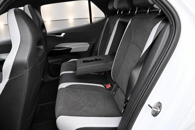 Volkswagen ID.3 Style 58 kWh Panoramadak, Head-up, trekhaak, stoelmassage, ect.ect.