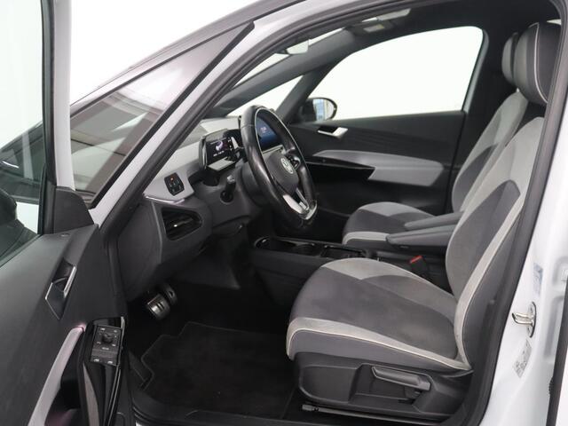 Volkswagen ID.3 First Plus 58 kWh | SOH 91,4% | Camera | LED | Stoelverwarming | LM-Velgen |