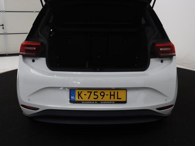 Volkswagen ID.3 First Plus 58 kWh | SOH 91,4% | Camera | LED | Stoelverwarming | LM-Velgen |