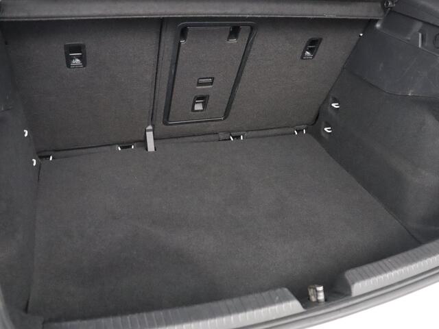 Volkswagen ID.3 First Plus 58 kWh | SOH 91,4% | Camera | LED | Stoelverwarming | LM-Velgen |