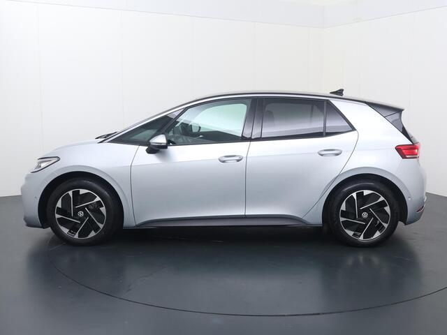 Volkswagen ID.3 Pro Business 59 kWh | 231 PK | SoH 99% | Warmtepomp | Adaptive Cruise Control | Achteruitrijcamera | Climate control | Matrix LED | Keyless Entry | Draadloze telefoonlader | Navigatiesysteem | Parkeersensoren | Sfeerverlichting | Stuur- & Stoelverwarming | Apple Carplay / Android Auto |
