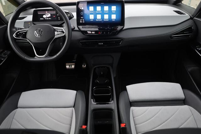 Volkswagen ID.3 Pro 59 kWh elektrisch verstelbare ErgoActive bestuurdersstoel met geheugen- en massagefunctie, achteruitrijcamera (Rear View), navigatie 19" 'Wellington' LMV, keyless entry, adaptieve cruise control (ACC) met Travel Assist, privacy glas, parkeerassistent (Park Assist), verwarmbare voorstoelen, verwarmbaar multifunctioneel lederen stuurwiel, draadloze telefoonlader, Android Auto & Apple Carplay etc.