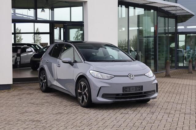 Volkswagen ID.3 Pro 59 kWh elektrisch verstelbare ErgoActive bestuurdersstoel met geheugen- en massagefunctie, achteruitrijcamera (Rear View), navigatie 19" 'Wellington' LMV, keyless entry, adaptieve cruise control (ACC) met Travel Assist, privacy glas, parkeerassistent (Park Assist), verwarmbare voorstoelen, verwarmbaar multifunctioneel lederen stuurwiel, draadloze telefoonlader, Android Auto & Apple Carplay etc.