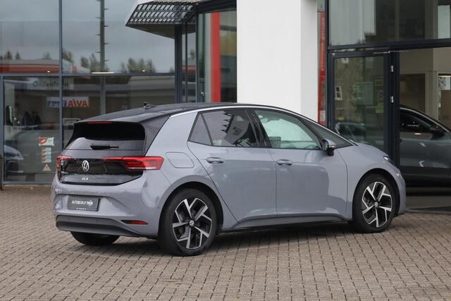 Volkswagen ID.3 Pro 59 kWh elektrisch verstelbare ErgoActive bestuurdersstoel met geheugen- en massagefunctie, achteruitrijcamera (Rear View), navigatie 19" 'Wellington' LMV, keyless entry, adaptieve cruise control (ACC) met Travel Assist, privacy glas, parkeerassistent (Park Assist), verwarmbare voorstoelen, verwarmbaar multifunctioneel lederen stuurwiel, draadloze telefoonlader, Android Auto & Apple Carplay etc.
