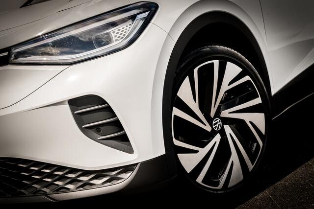 Volkswagen ID.4 Pro 77 kWh 204 Pk | Panoramadak | IQ.Light | Adapt. Cruise | 21 inch LMV | Keyless