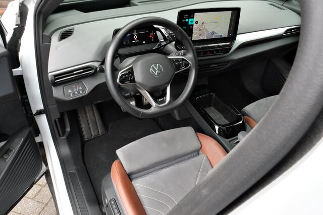 Volkswagen ID.4 First Max 77 kWh Trekhaak, Panoramadak, 360° camera, Head-up display