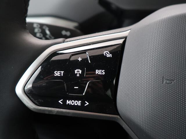 Volkswagen ID.4 Pure 52 kWh | 150 PK | Stoelverwarming | Draadloos telefoon oplader | Parkeersensoren