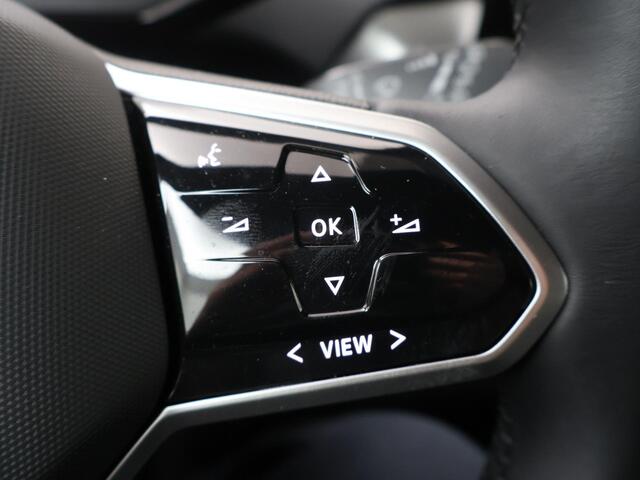 Volkswagen ID.4 Pure 52 kWh | 150 PK | Stoelverwarming | Draadloos telefoon oplader | Parkeersensoren