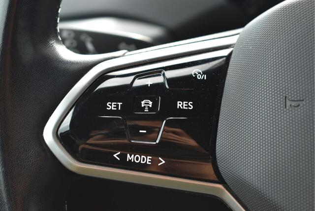 Volkswagen ID.4 First 77 kWh Adaptive cruise, Camera, PDC, Stoelverwarming, Carplay, Sfeer