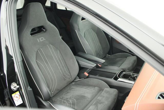 Volkswagen ID.4 Pro 77 kWh 204pk Sportstoelen Panoramadak Matrix LED Memory Camera Stuurverwarming