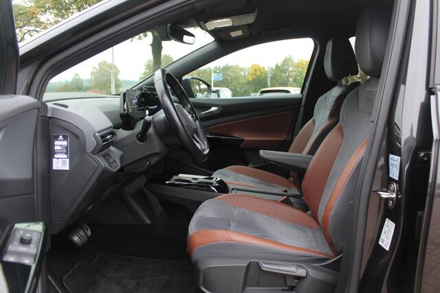Volkswagen ID.4 First 77 kWh / Camera / Apple CarPlay / DAB / 20'' / LED / Alcantara / Stoelverwarming / ACC