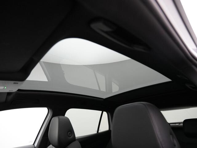 Volkswagen ID.4 GTX 4Motion 77 kWh 300 pk | Panoramadak | Trekhaak | 125 kW snelladen | Warmtepomp | Stuur-/stoelverwarming | Achteruitrijcamera |