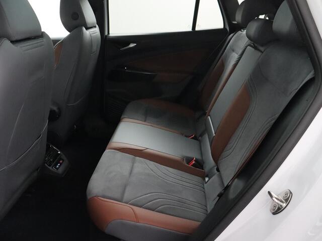 Volkswagen ID.4 Max 77 kWh SoH 92,8% | ACC | Trekhaak | Panoramadak | 360° Camera!