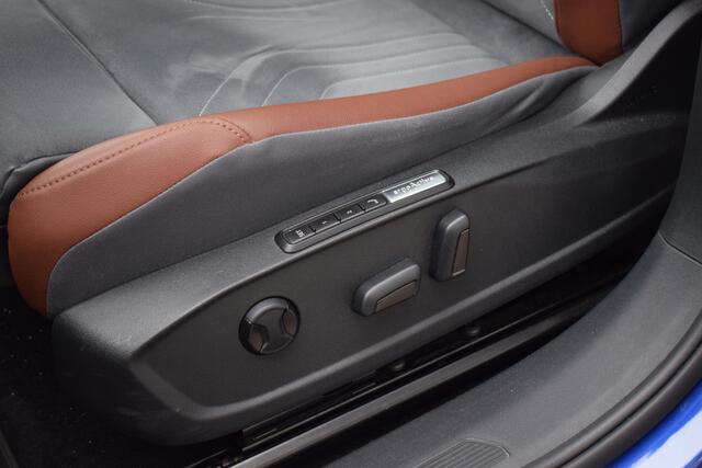 Volkswagen ID.4 Max 77 kWh | Trekhaak | Pano | Stuur- en Stoelverw. | Half Leer