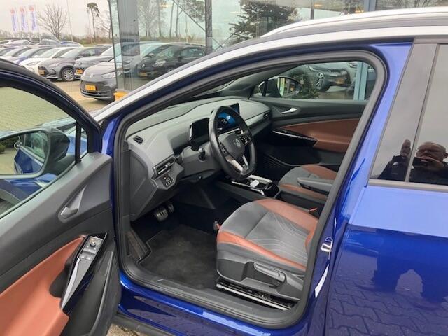 Volkswagen ID.4 First Edition 77 kWh - Navi - Carplay - camera - stoel/stuur verwarming