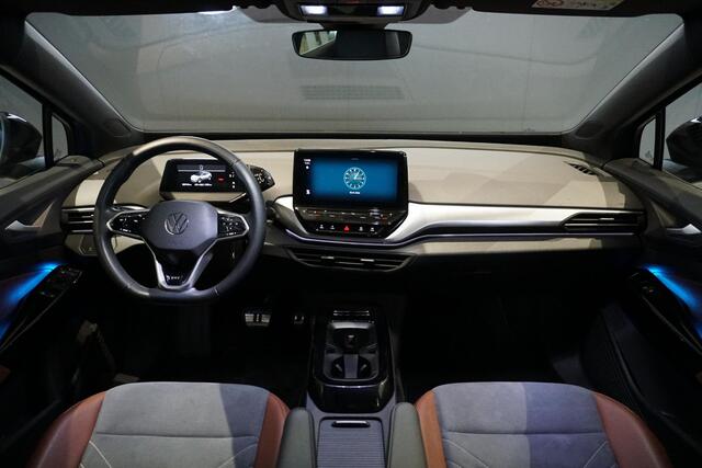 Volkswagen ID.4 First 77 kWh + WEGKLAPBARE TREKHAAK / STUURVERWARMING / VOORKLIMATISERING