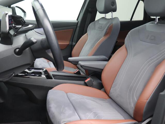 Volkswagen ID.4 First Max 77 kWh 204PK Aut. SOH 94%, Panoramadak, Trekhaak, 21" LM Velgen, Warmtepomp, Head-Up, 360 gr. camera, Memorystoel, Stoel-Stuurverwarming