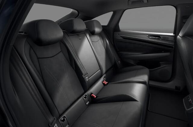 Volkswagen ID.4 Limited Edition 52 kWh, 170 PK · Achteruitrijcamera · Draadloze telefoonlader · Sfeerverlichting · Voorstoelen verwarmd ·