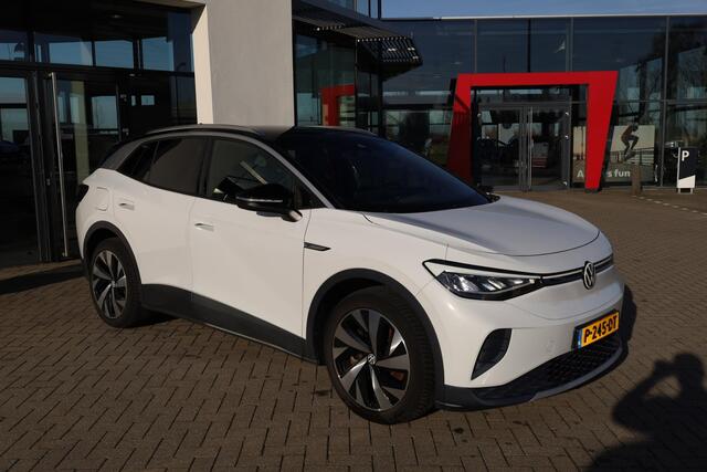 Volkswagen ID.4 First 77 kWh 150/204PK, 77KWH Accu, wegklapbare trekhaak, achteruitrijcamera, privacy glas, leder / alcantara, style interieur en exterieur pakket, navigatie, stoel en stuurwielverwarming, ACC, 20" LMV met 4 seizoenen banden