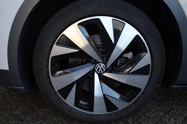Volkswagen ID.4 First 77 kWh 150/204PK, 77KWH Accu, wegklapbare trekhaak, achteruitrijcamera, privacy glas, leder / alcantara, style interieur en exterieur pakket, navigatie, stoel en stuurwielverwarming, ACC, 20" LMV met 4 seizoenen banden
