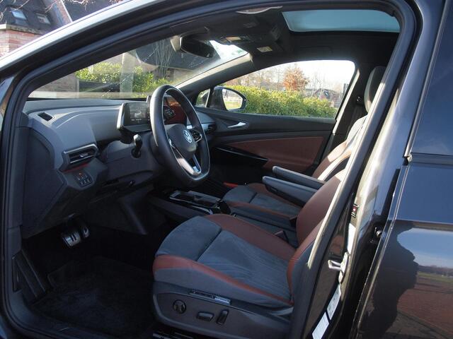 Volkswagen ID.4 First Max 77 kWh | Panoramadak | Head-Up Display | 360 Camera | Sfeerverlichting | Apple Carplay
