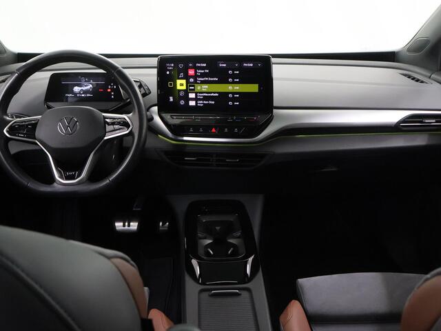 Volkswagen ID.4 Max 77 kWh | SOH 92% | Warmtepomp | IQ LED Matrix | Trekhaak | ErgoActive Stoelen | Stoel/stuurverwarming | Rijassistent-Systeem | Panoramadak | Navigatie Discover Pro | Adaptieve Cruise Control | Camera | HUD |